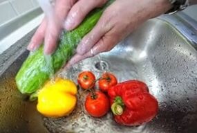 wash vegetables to prevent the penetration of parasites